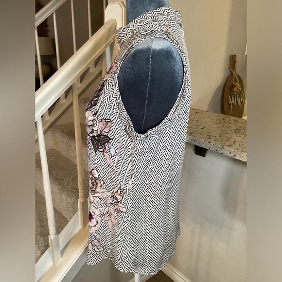 White House Black Market 100% Silk Floral Top Size S - Picture 4 of 10